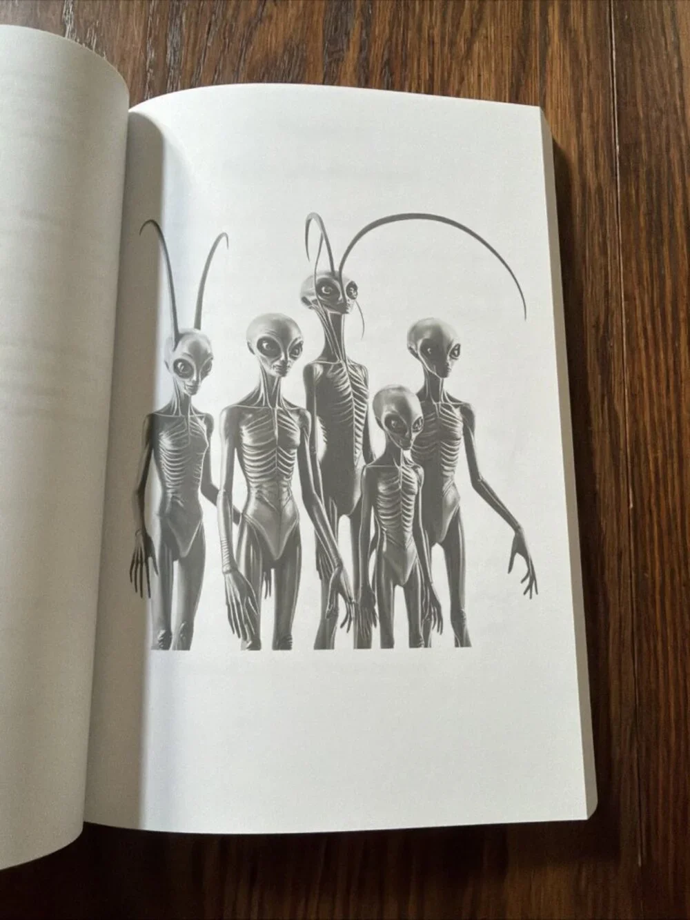Aliens Facts,‎ Myths, And Unexplained Stories Alice Twitty 2025